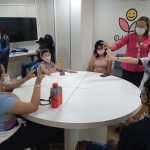 Associação Peter Pan promove aula de Libras para assistidos em iniciativa inclusiva